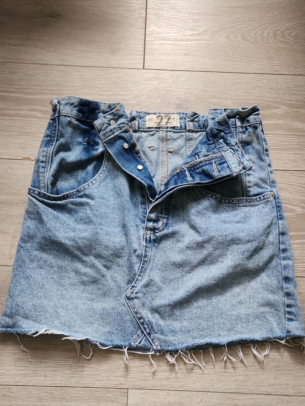 We The Free Boho Casual Denim Mini Skirt Light Wash Raw Hem Size 27